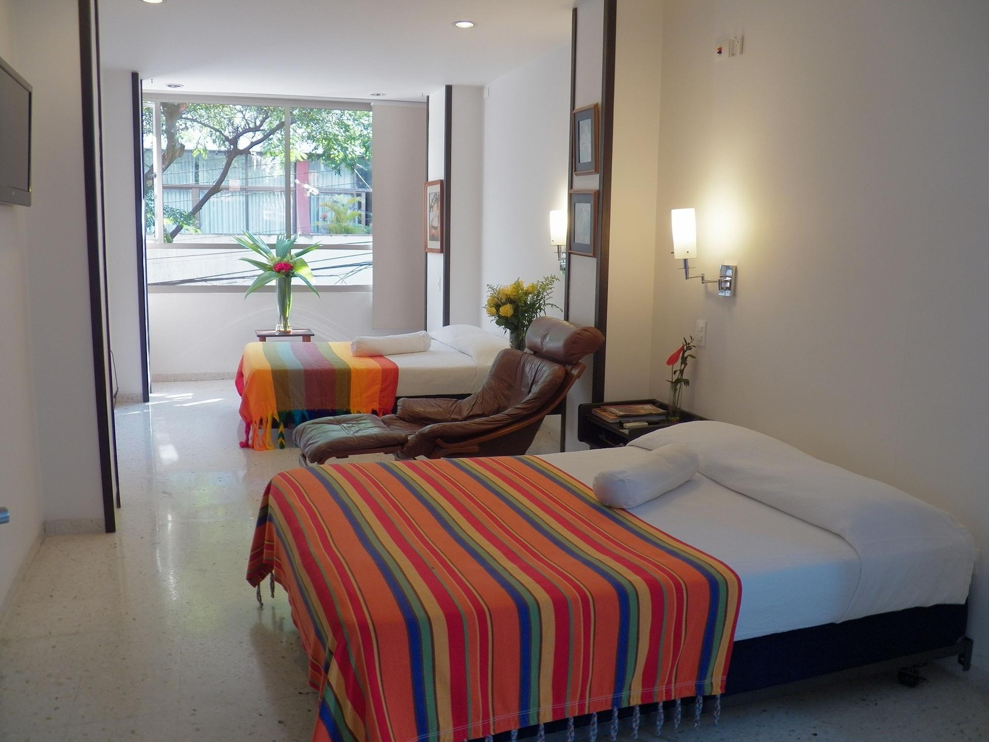 Hotel Casa Santa Monica Norte Кали Екстериор снимка