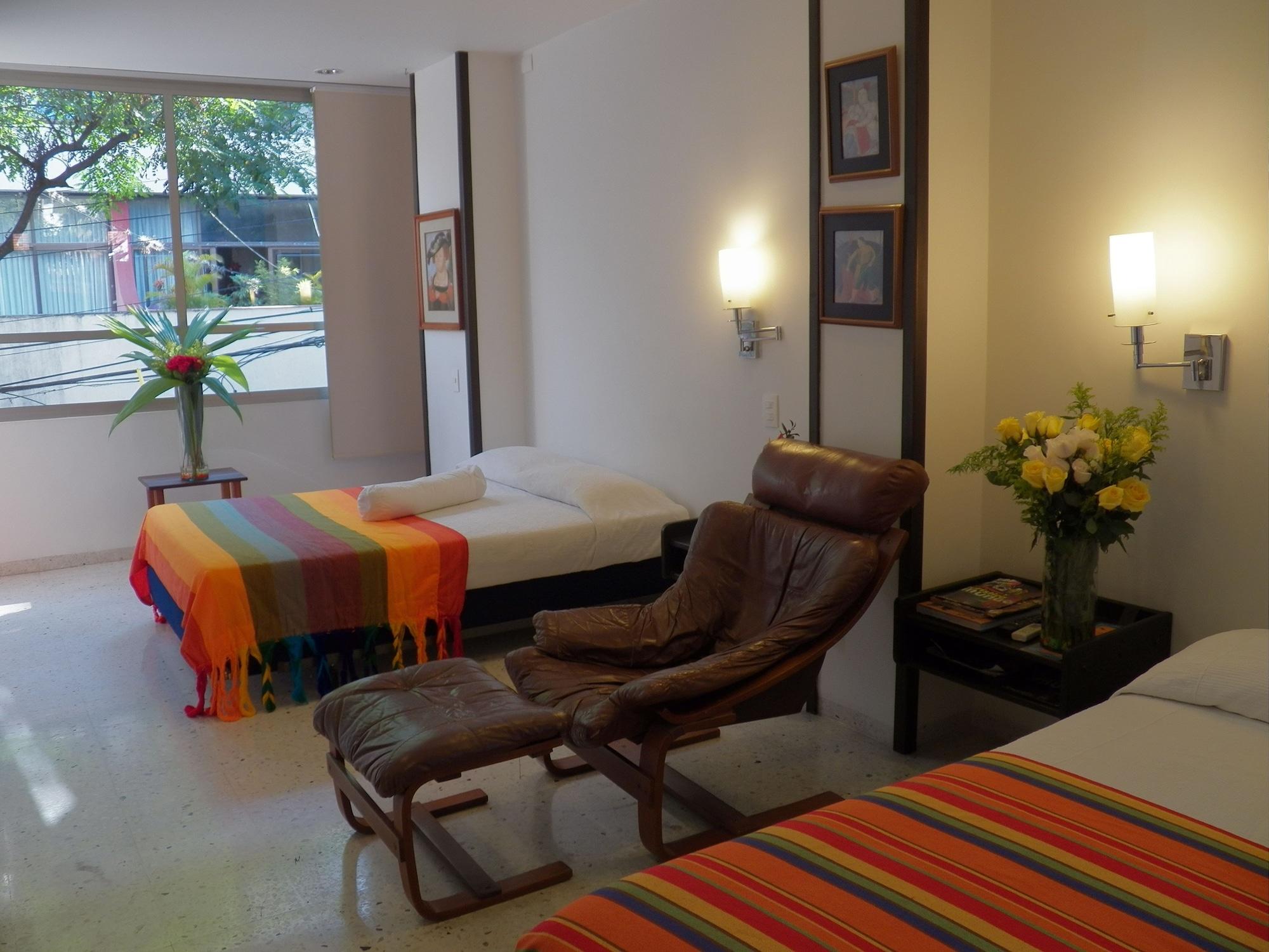 Hotel Casa Santa Monica Norte Кали Екстериор снимка