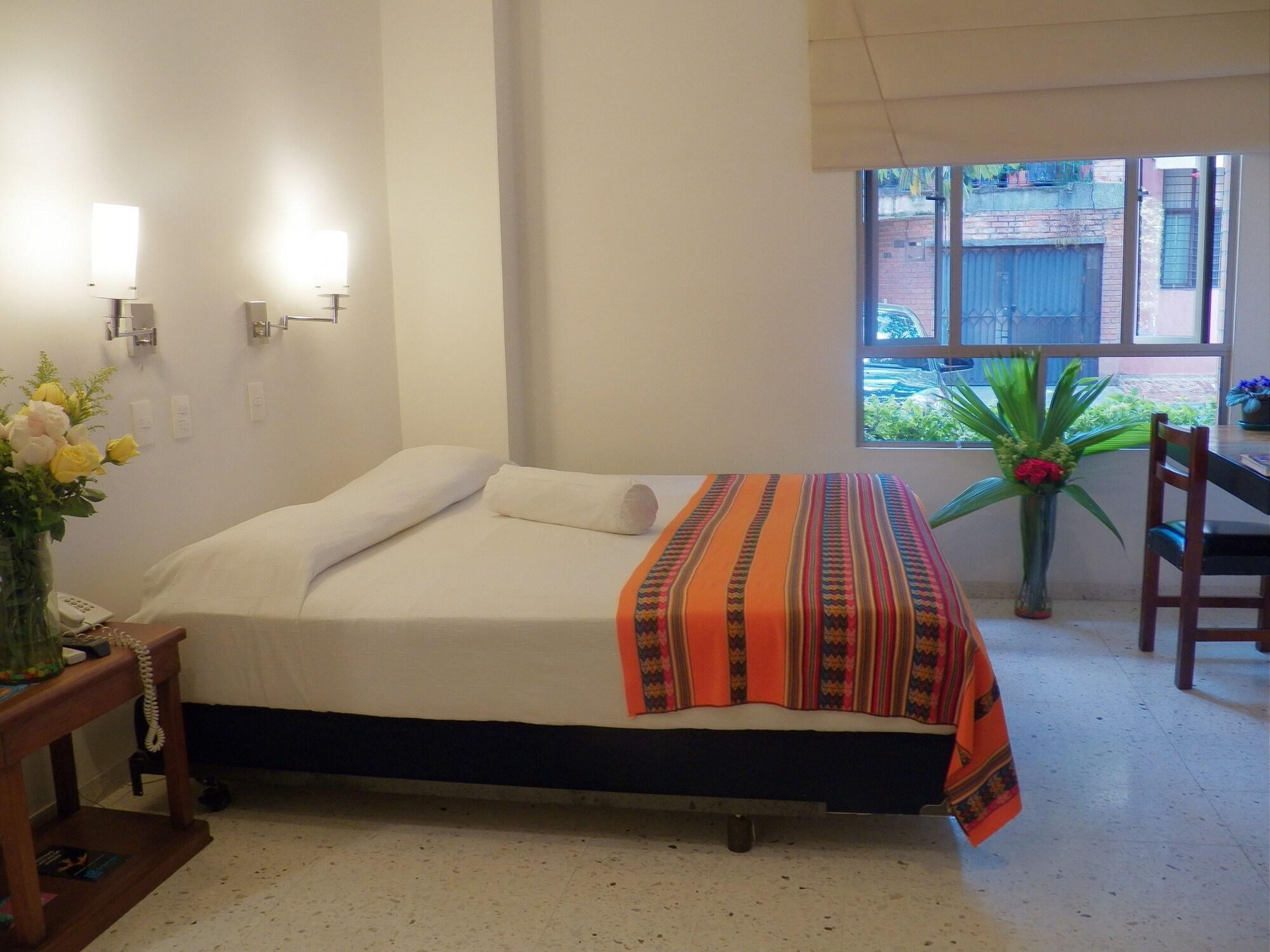 Hotel Casa Santa Monica Norte Кали Екстериор снимка