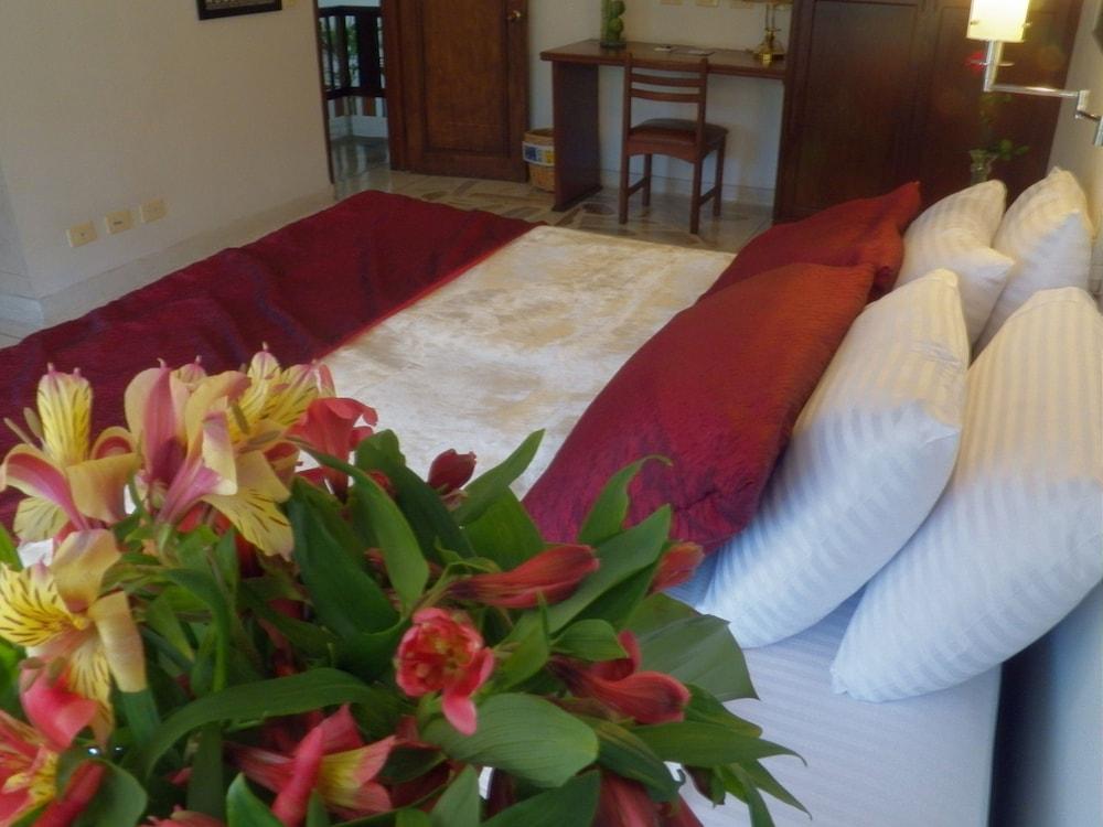Hotel Casa Santa Monica Norte Кали Екстериор снимка