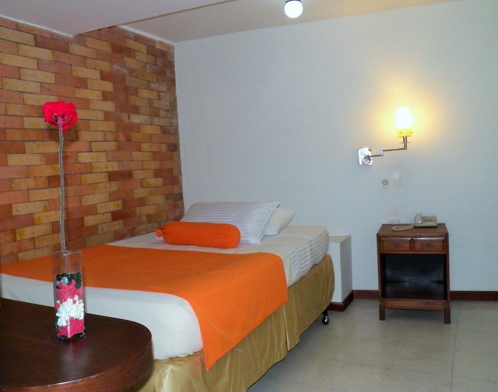 Hotel Casa Santa Monica Norte Кали Екстериор снимка