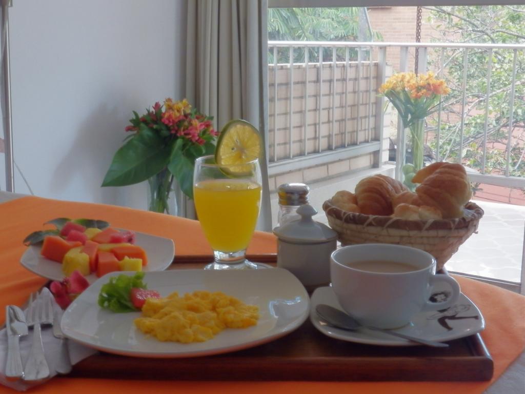Hotel Casa Santa Monica Norte Кали Екстериор снимка