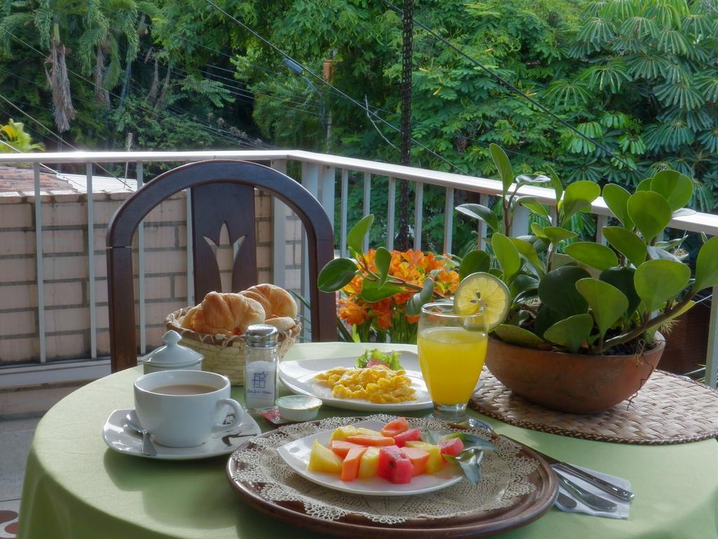 Hotel Casa Santa Monica Norte Кали Екстериор снимка